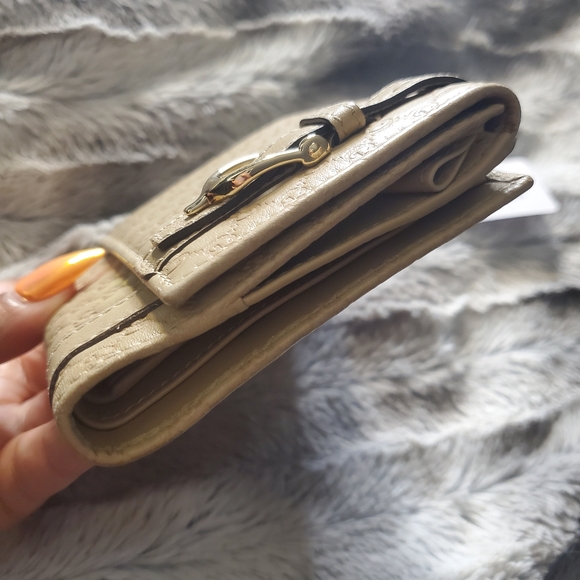 GUCCI Micro Guccissima Belt Buckle Compact Wallet - Picture 5 of 7